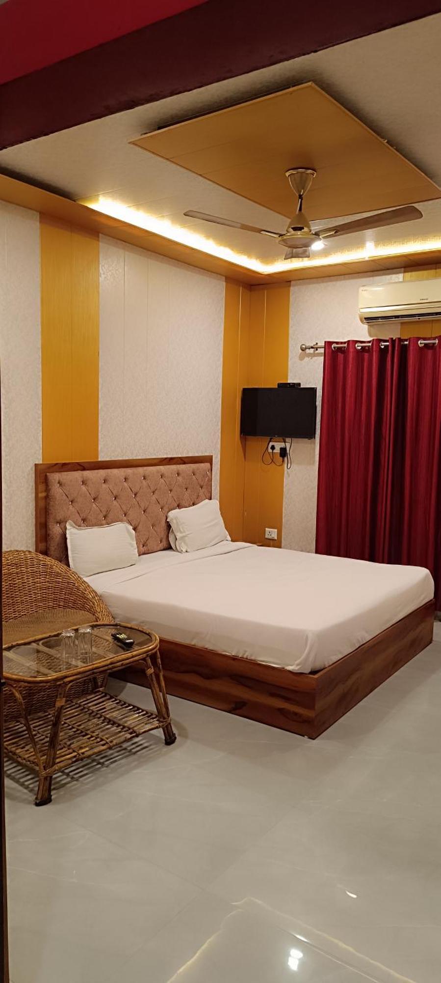 Hotel Shiv Ganga Risikés Kültér fotó