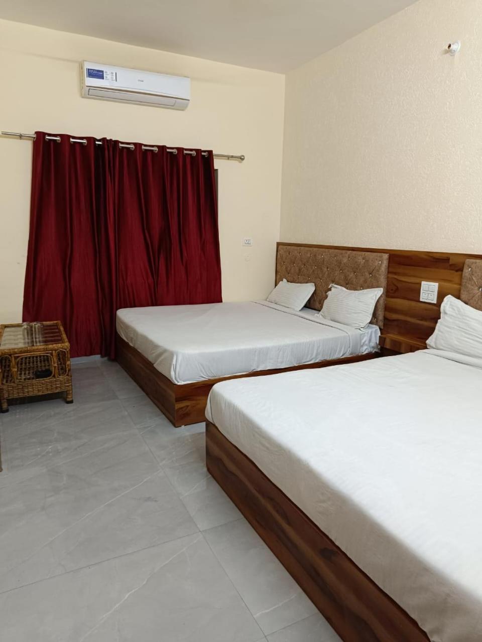 Hotel Shiv Ganga Risikés Kültér fotó
