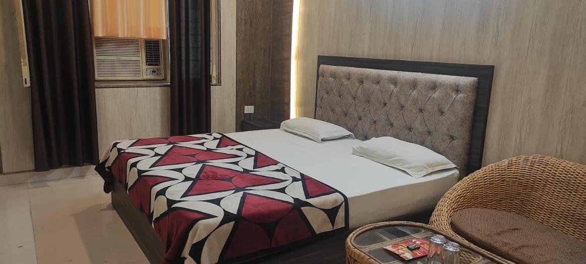 Hotel Shiv Ganga Risikés Kültér fotó