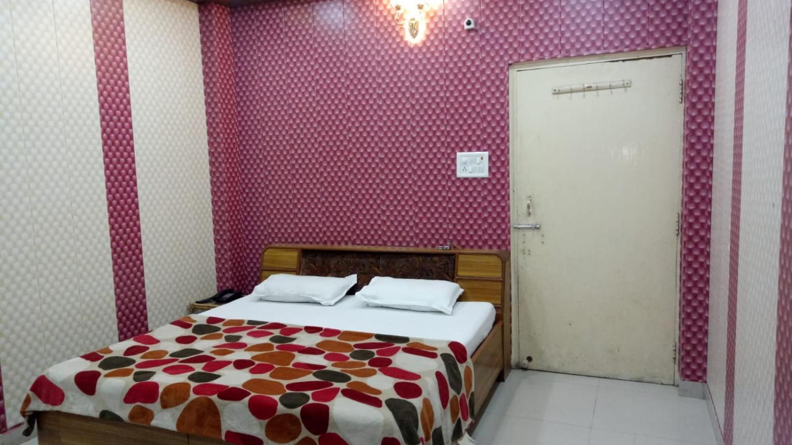 Hotel Shiv Ganga Risikés Kültér fotó